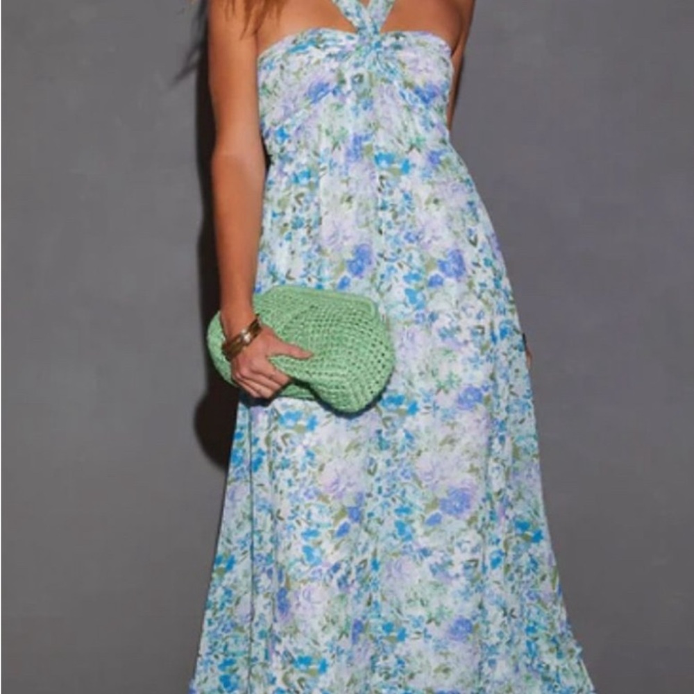 Vici Maxi Photos show the dress in both the blue + the pink. This dress is blue.